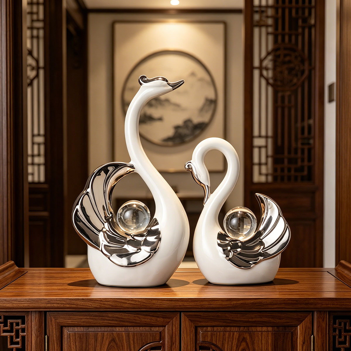 Luxury Lifestyle Items - Keramik-Schwanenpaar-Ornament mit Kristallkugeln - Luxuriöse Dekoration