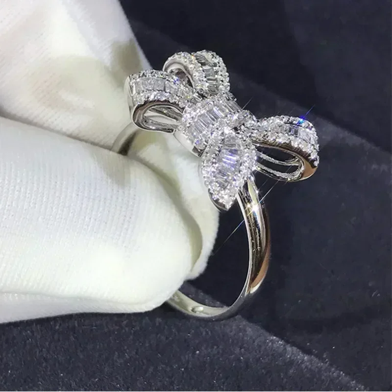 Luxury Lifestyle Jewelry - Huitan Großer Schleifenknoten Exquisiter Zirkonia Damenring