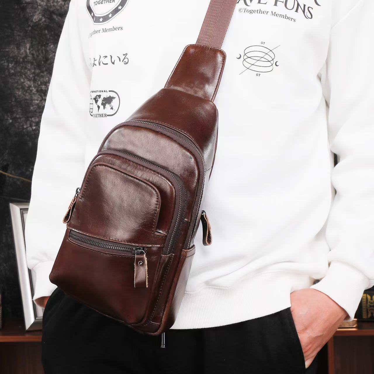 Brusttasche aus genarbtem Rind – Luxury Lifestyle Pack Bewertung und Preis