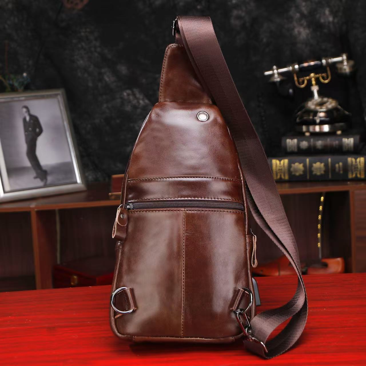 Brusttasche aus genarbtem Rind – Luxury Lifestyle Pack Bewertung und Preis