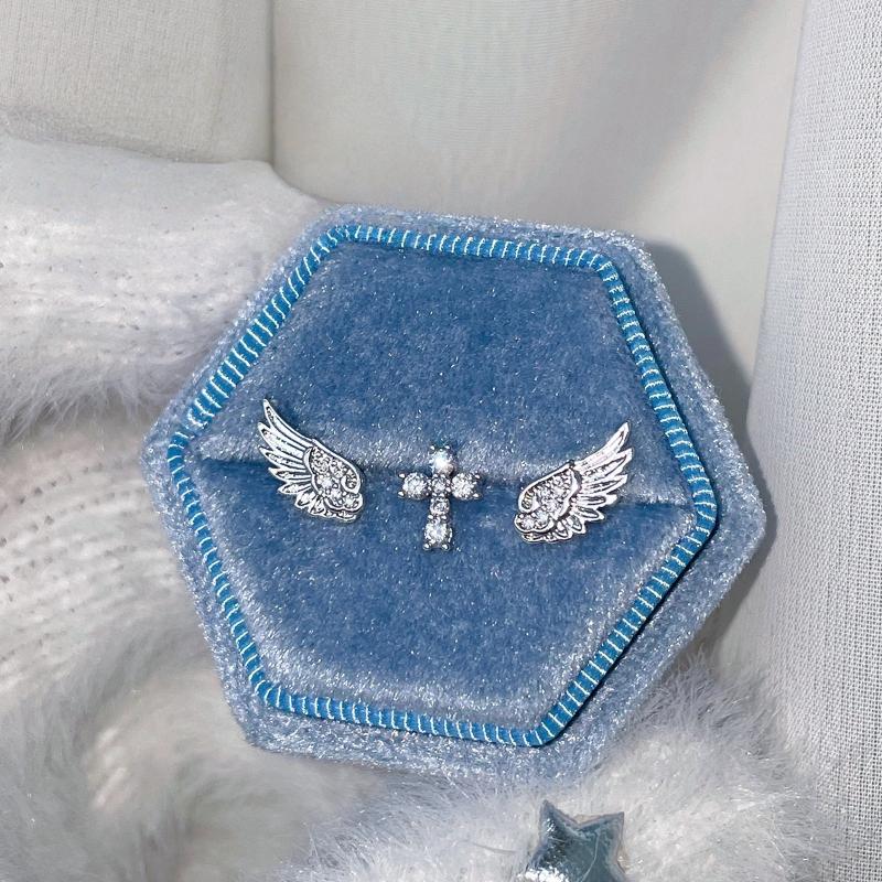 Engelsflügel-Kreuz-Ohrringe im – Luxury Lifestyle Jewelry Bewertung und Preis