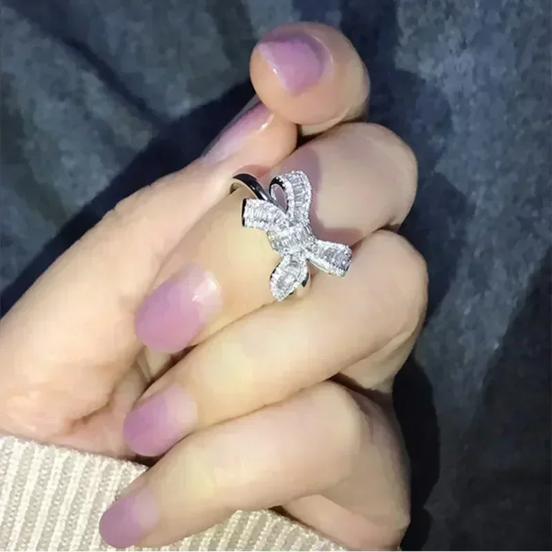 Huitan Großer Schleifenknoten  – Luxury Lifestyle Jewelry Bewertung und Preis